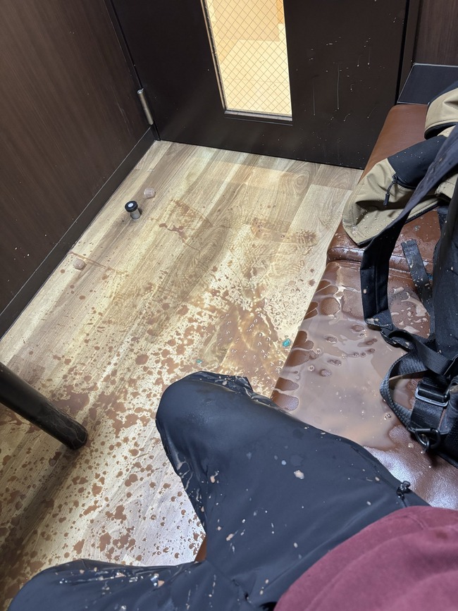 カラオケ トラブル 店員 こぼす に関連した画像-02