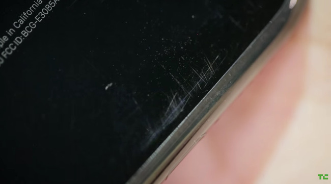 悲報 Iphone7のジェットブラック ちょっとポケットに入れただけで傷だらけ 指紋もつきまくる 購入者からの悲鳴が続出 オレ的ゲーム速報 刃 悲報 Iphone7のジェットブラック ちょっとポケットに入れただけで傷だらけ 指紋もつきまくる 購入者からの悲鳴が続出 オレ的ゲーム速報 刃