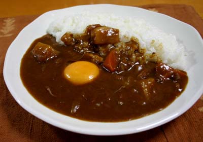 えっ 関西人ってカレーに生卵をかけて食うの 普通に食えよ邪道ってレベルじゃねーぞｗｗｗｗｗｗｗｗｗ オレ的ゲーム速報 刃