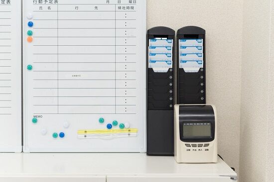 タイムカード　着替え　労働時間　制服　労働基準法　打刻　理不尽に関連した画像-01