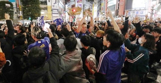 W杯　ドイツ戦　サッカー　渋谷　スクランブル交差点　海外に関連した画像-01