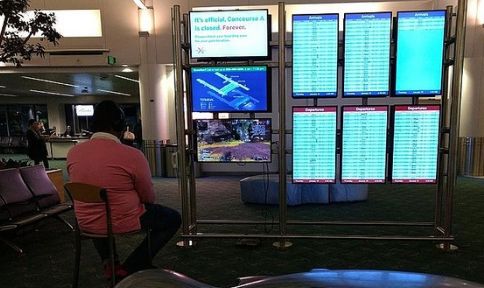 空港 男性 PS4 モニター APEX 係員 注意に関連した画像-01