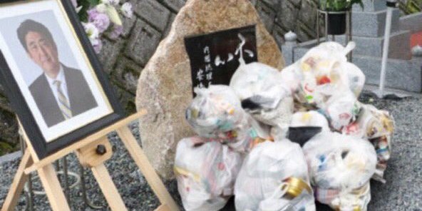 安倍晋三　慰霊碑　コラ画像　ゴミ　左翼　パヨク　捏造に関連した画像-01