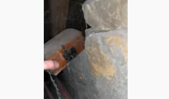 屋根裏 中古 家 住宅 カップル TikTok 解放するな 木箱 ウィジャボード 黒魔術に関連した画像-01