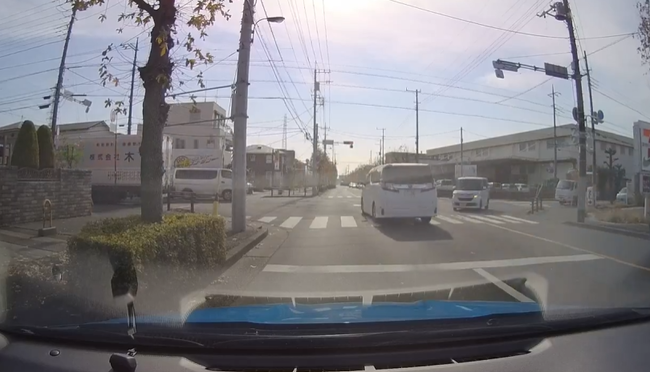信号無視　車　動画　ドラレコ　ドライブレコーダーに関連した画像-01