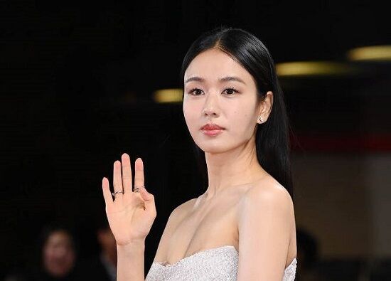 韓国　女優　映画賞　授賞式　アン・ウンジン　俳優　ドレス　1100万円　1億ウォン　NewJeans　ハニに関連した画像-01