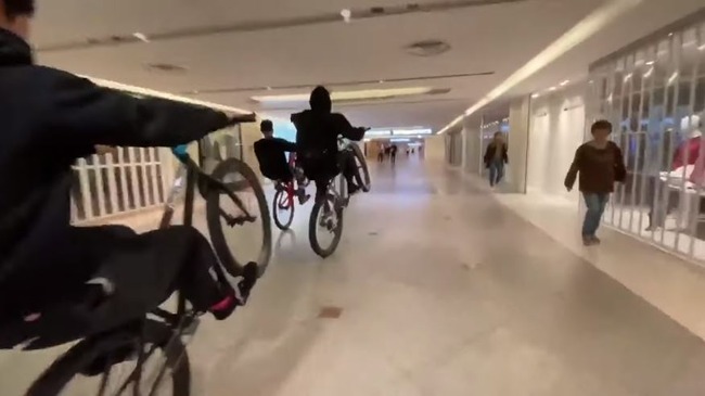 大阪 なんば 駅ビル 商店街 自転車 BMX 暴走 40代に関連した画像-01