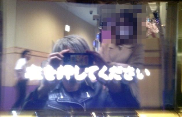 嫁　仕事　嘘　パチスロ　写メ　反射　背後　写真　画像に関連した画像-01
