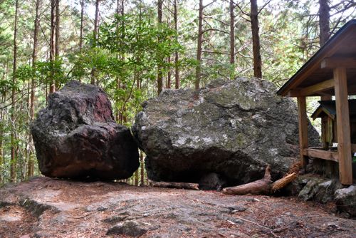 ゴトゴト石　器物損壊　受験生　観光資源　高知　山奥　に関連した画像-01