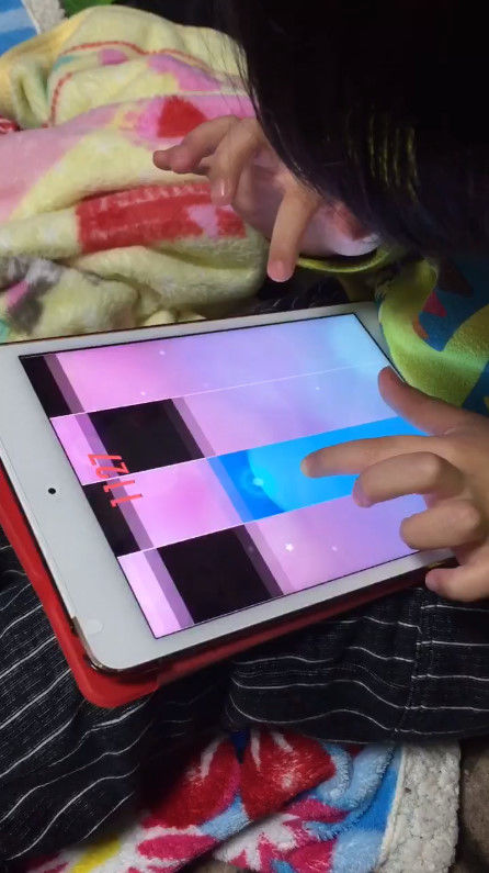 4歳の天才音ゲーマーが登場 この指の動きはプロwwwwwww オレ的ゲーム速報 刃 4歳の天才音ゲーマーが登場 この指の動きはプロwwwwwww オレ的ゲーム速報 刃