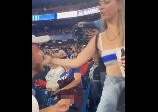 彼氏　彼女　プロポーズ　指輪　おもちゃ　アメ　ブチギレ　ビンタに関連した画像-01