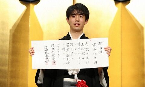 藤井聡太 五冠 年収 対局 1億 に関連した画像-01