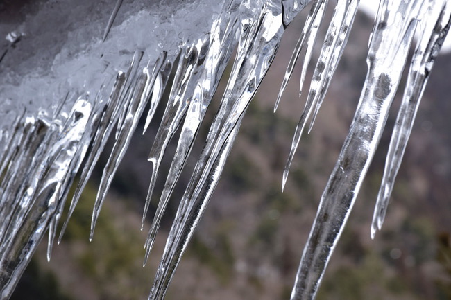 青森 氷柱 横向き 雪庇に関連した画像-01