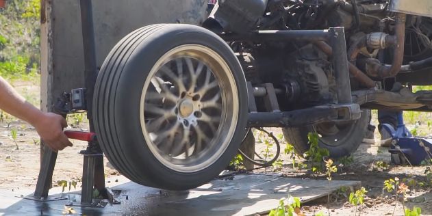 ユーチューバー　車　タイヤ　音速　実験　爆散に関連した画像-01