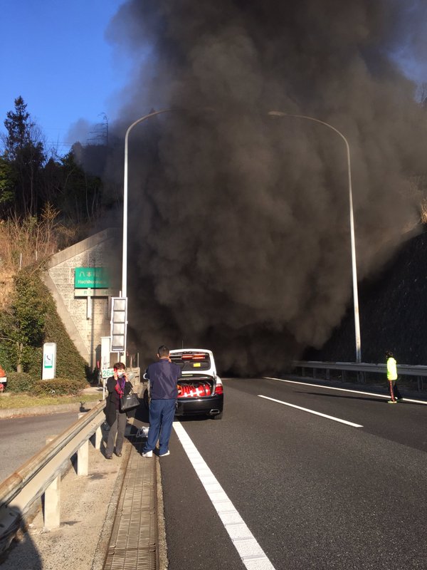 山陽道 トンネル 交通事故 多重事故に関連した画像-02
