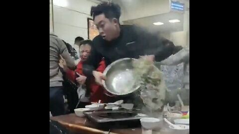 大乱闘 中国 犬の肉 レストラン 喧嘩 混乱 大暴れに関連した画像-01