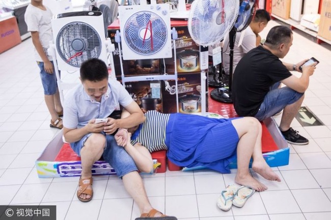 中国 猛暑 涼み方に関連した画像-04