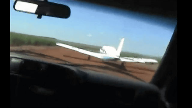 ブラジル警察 麻薬組織 飛行機 車 体当たり 映画に関連した画像-01