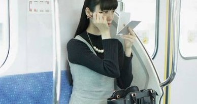 電車 化粧 マナー広告に関連した画像-01