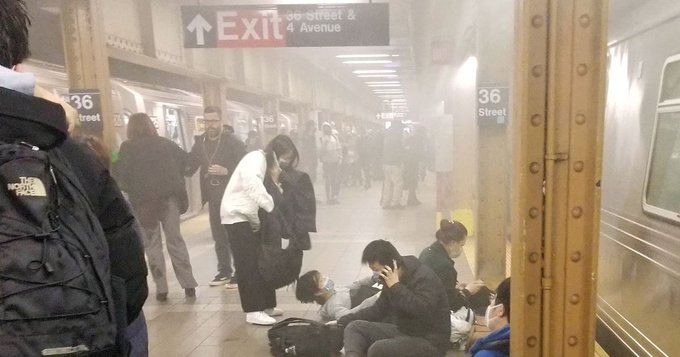 アメリカ　ニューヨーク　地下鉄　銃乱射事件に関連した画像-01