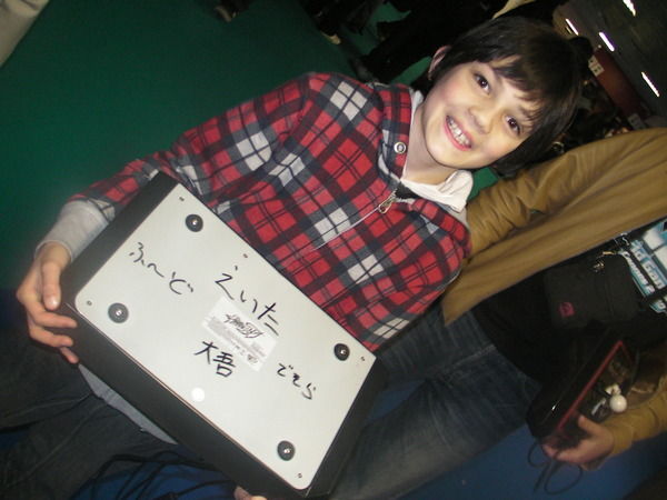 格ゲー神 ウメハラ の人気がヤバイ 海外で彼にサインを求める大行列 オレ的ゲーム速報 刃 格ゲー神 ウメハラ の人気がヤバイ 海外で彼にサインを求める大行列 オレ的ゲーム速報 刃