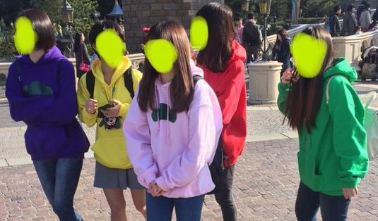 おそ松パーカーを着てディズニーに行った腐女子が叩かれる こんなの