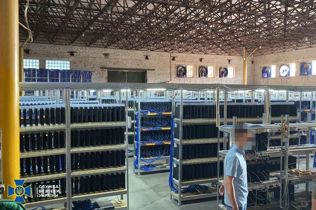 ウクライナ 仮想通貨 マイニング 工場 盗電 摘発 PS4 押収に関連した画像-03