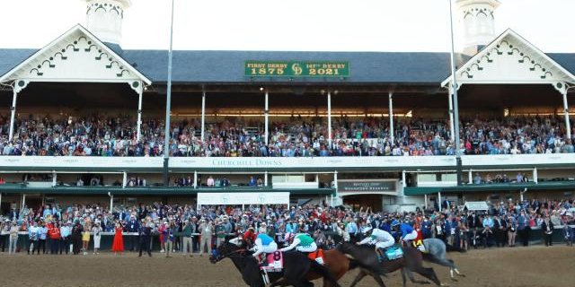 アメリカ　競馬場　ケンタッキーダービー　トランプ　おっさんに関連した画像-01