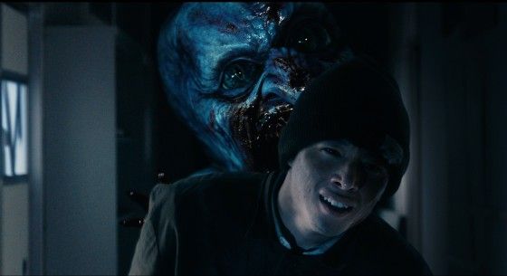 閲覧注意 怖すぎ 実写映画 青鬼で 青鬼 が人を食らう場面写真が公開 ﾟdﾟ オレ的ゲーム速報 刃