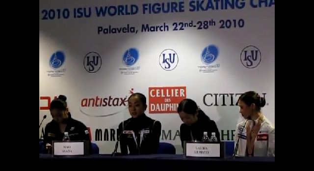 激おこ キム ヨナのインタビュー中にソトニコワ選手が退席 ヨナ 話している時だったので 何だ と思った 韓国人 失礼だ マナーがなっていない オレ的ゲーム速報 刃