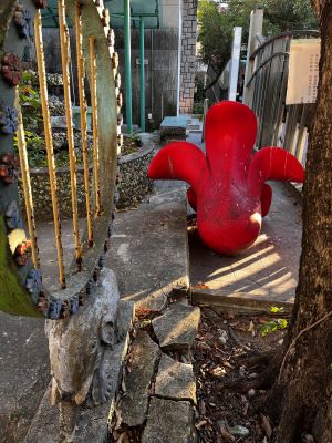 トラウマ タコ 花 遊具 不気味 ホラーに関連した画像-03