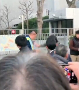 立花孝志 N党 襲撃 ナタ 殺人未遂 財務省解体デモ 流血 握手 映像 瞬間に関連した画像-04