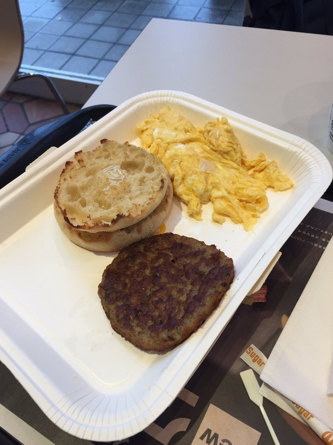 衝撃画像 マクドナルドとモスバーガーの 朝食 の悲惨過ぎる格差が話題に たった180円の差でこの違いｗｗｗｗｗ オレ的ゲーム速報 刃