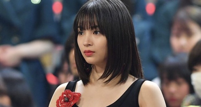 広瀬すずさん 紅白の司会で 欅坂46 を 乃木坂46 と言い間違えて