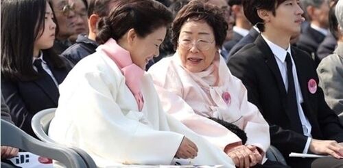韓国 慰安婦 当事者 支援団体 批判 政治利用に関連した画像-01