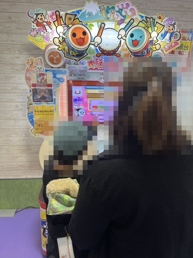 太鼓の達人 オタク 子連れ 両替 盗撮 親子 占有 占領 場所取り 荷物に関連した画像-02