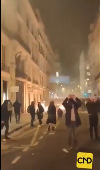 フランス パリ デモ 暴動 火事 年金 路上に関連した画像-04