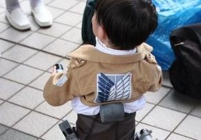 コミケにいた こども兵長 なる リヴァイ兵長 のコスプレがちび可愛いｗｗｗｗｗｗｗｗｗｗｗ オレ的ゲーム速報 刃
