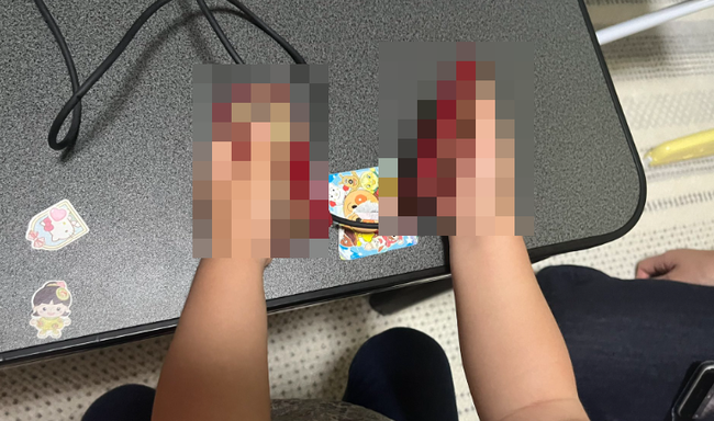 最近　若者　娘　ファミコン　ミニファミコン　コントローラー　持ち方　ジョイコンに関連した画像-01