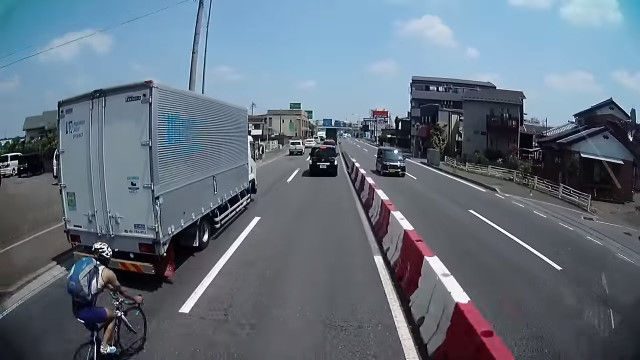 自転車 トラック マナー 交通トラブルに関連した画像-04