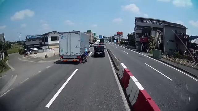 自転車 トラック マナー 交通トラブルに関連した画像-07