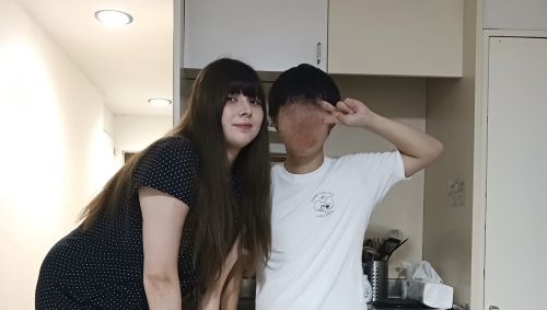 女性　男性　身長　ハグに関連した画像-01