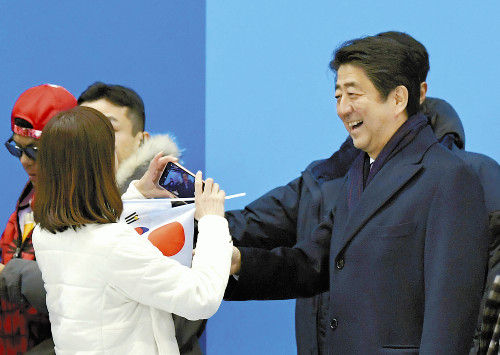 平昌五輪 安倍首相 大人気に関連した画像-01