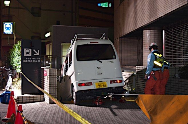 地下鉄 車 侵入に関連した画像-04