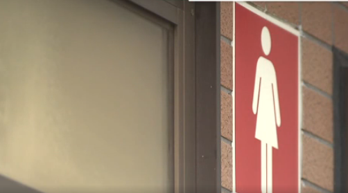 アメリカ　トランスジェンダー　女子トイレ　暴行　LGBTに関連した画像-01