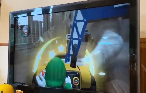 リアルとゲームを融合させた『マリオカート ライブ ホームサーキット』、猫がいる家で遊んでみた結果...