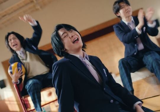 音楽評論家「なぜ今のヒット曲はこんなに”落ち着き”がないのか。ドパガキに迎合した音楽を『素晴らしい』と言えるの？ミセスらがヒットしたのは彼らの純粋な力なのか？」