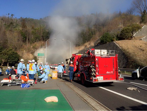 山陽道 トンネル 交通事故 多重事故に関連した画像-05