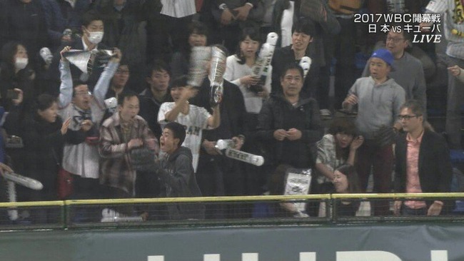 野球 Wbcで日本が打ったホームランボールを観客の少年が余計なことをして帳消しに ツイッターで自慢していたため即特定して炎上 オレ的ゲーム速報 刃 野球 Wbcで日本が打ったホームランボールを観客の少年が余計なことをして帳消しに ツイッターで自慢していたため即特定して炎上 オレ的ゲーム速報 刃