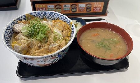 吉野家　親子丼　新商品　好評　レビュー　生娘シャブ漬け　戦略　常務に関連した画像-01
